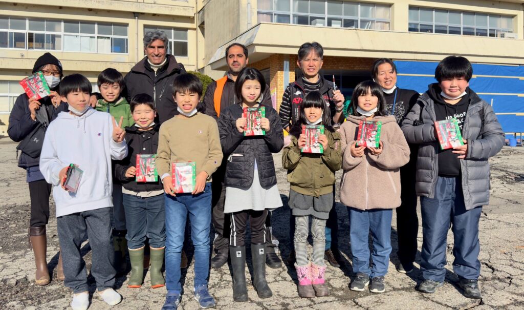 The ambassador spoke to several people in Toyama Prefecture offering them with moral support. (ANJ)