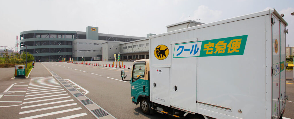 Piles of relief supplies have been delivered to the prefecture from central and local governments and companies nationwide, overwhelming officials of the prefectural government working at a relay point. (Yamato Transport Co.)