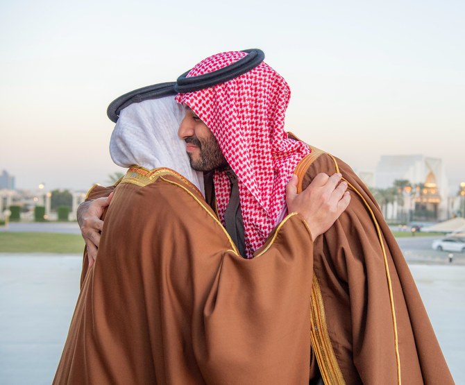 Saudi Arabia’s Crown Prince Mohammed bin Salman greets the crown prince of Bahrain Salman bin Hamad Al-Khalifa on his arrival in Riyadh on Wednesday. (SPA)