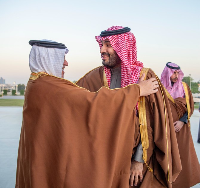 Saudi Arabia’s Crown Prince Mohammed bin Salman greets the crown prince of Bahrain Salman bin Hamad Al-Khalifa on his arrival in Riyadh on Wednesday. (SPA)