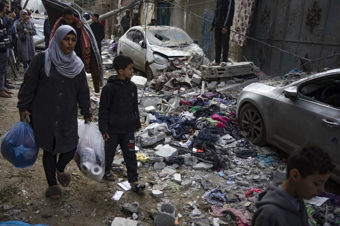 Displaced Palestinians have flooded into Rafah, where hundreds of thousands are sleeping in tents pushed up against the Egyptian border. (AP)