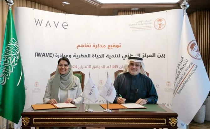 Princess Reema bint Bandar and Mohammed Qurban sign the MoU. (SPA)