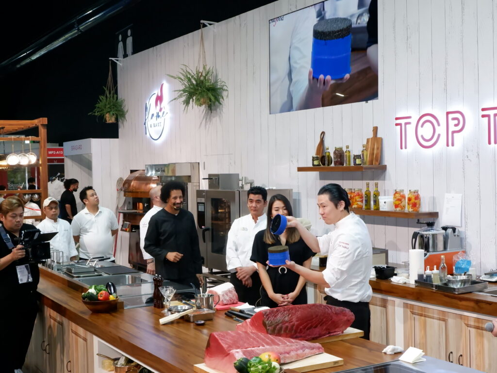 The audience was amazed by the skills of the executive chefs. (ANJ)
