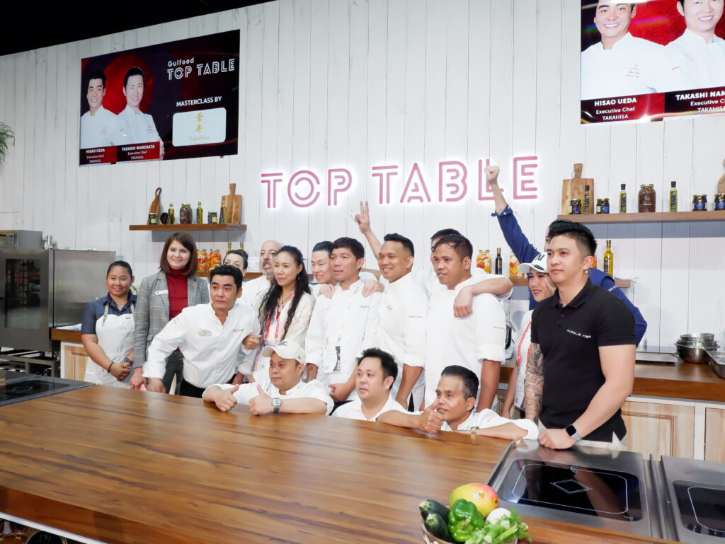 The audience was amazed by the skills of the executive chefs. (ANJ)