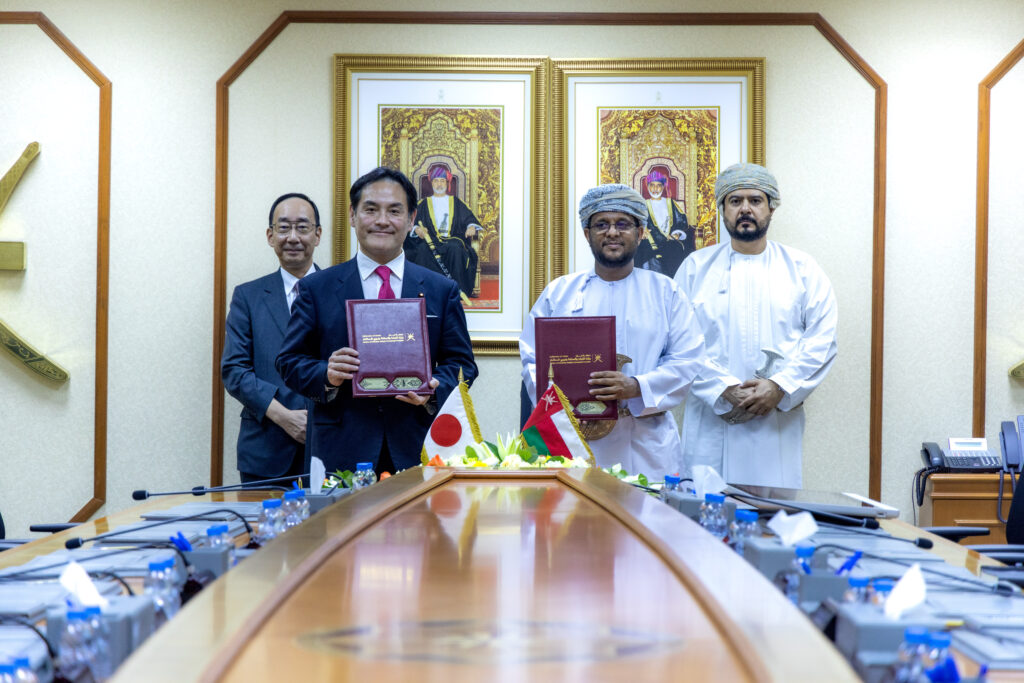 Japan’s State Minister of Economy, Trade and Industry IWATA Kazuchika and Saleh bin Saeed Musan, Undersecretary of the Ministry of Trade, Industry and Investment Promotion on March 6, 2024. (Oman News)