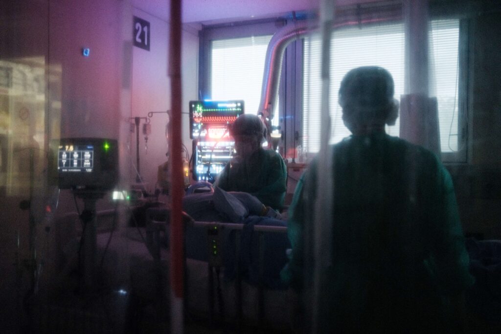 Nine days after the patient's death, the doctor complained of a fever and headache. Following a medical examination, he was diagnosed with SFTS. (AFP)