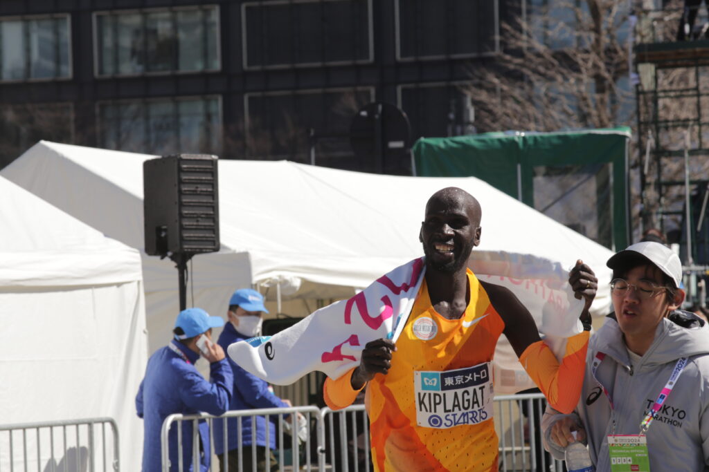 The runners finished near Tokyo Station in the Marunouchi district. (ANJ)