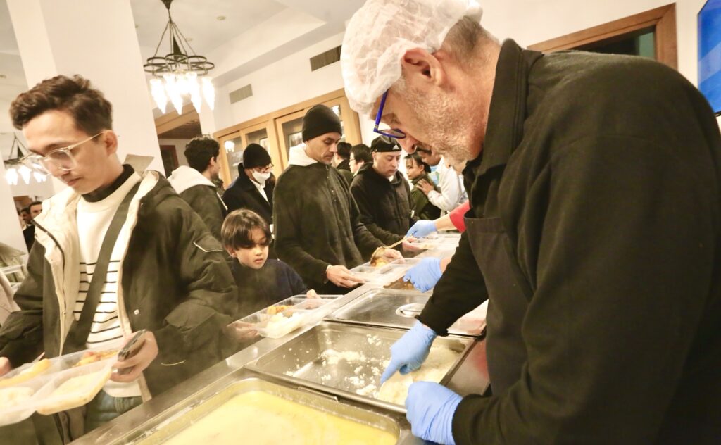 Nearly 400 meals are served by cooks who take turns working late in the evening and before dawn for the Iftar. (ANJ /Pierre Boutier) 