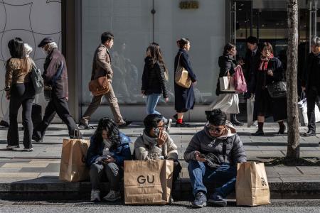 The proportion of respondents feeling that their living conditions had deteriorated from the previous survey rose 3.3 points to 35.9 pct, while that of those feeling the opposite edged up 0.7 point to 5.4 pct. (AFP)