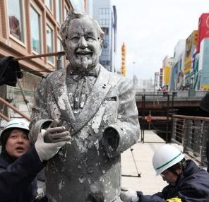 This file photo taken on March 11, 2009 shows a statue of Colonel Sanders, the founder of US fastfood chain Kentucky Fried Chicken, being displayed by Osaka city officers after it was recovered from a river nearly a quarter century after it went missing when fans of the popular local professional baseball team Hanshin Tigers threw the statue into the river after winning the championship in 1985. (File photo by JIJI PRESS / AFP)