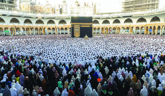 Worshippers perform Eid Al-Fitr prayers in the Grand Mosque in Makkah last year. (X/theholymosques)