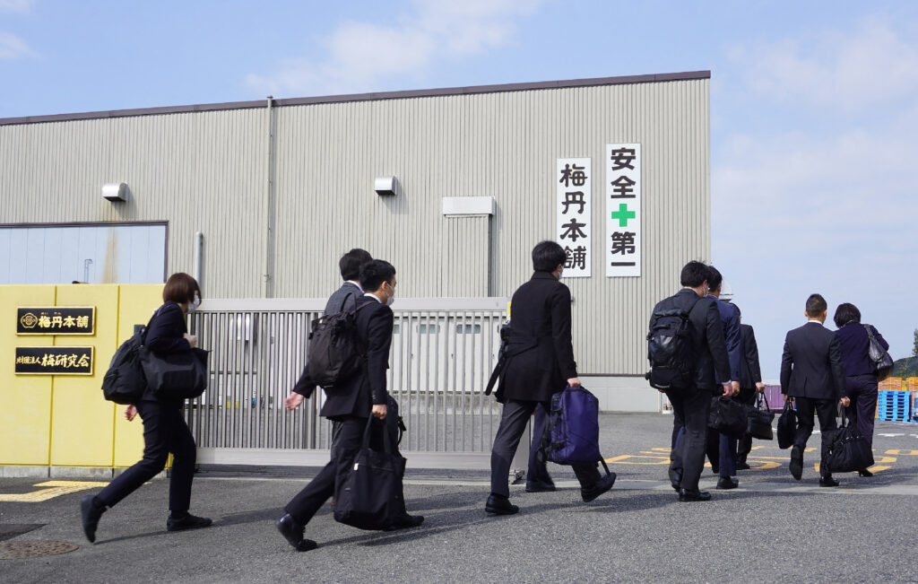 According to the ministry, Kobayashi Pharmaceutical has received some 22,000 requests for consultations from consumers, while the ministry's call center set up in response to the issue handled a total of 1,578 cases. (AFP)