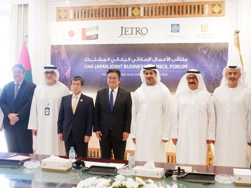 The forum featured presentations of 10 Japanese companies in five fields: healthcare, water, Web 3.0 innovation, hydrogen, and green materials. (ANJ)