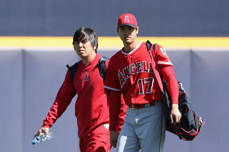 Shohei Ohtani #17 (right) of the Los Angeles Angels arrives with his translator Ippei Mizuhara (left) to the spring training game against the San Diego Padres at Peoria Stadium on February 26, 2018 in Peoria, Arizona. (AFP/file)
