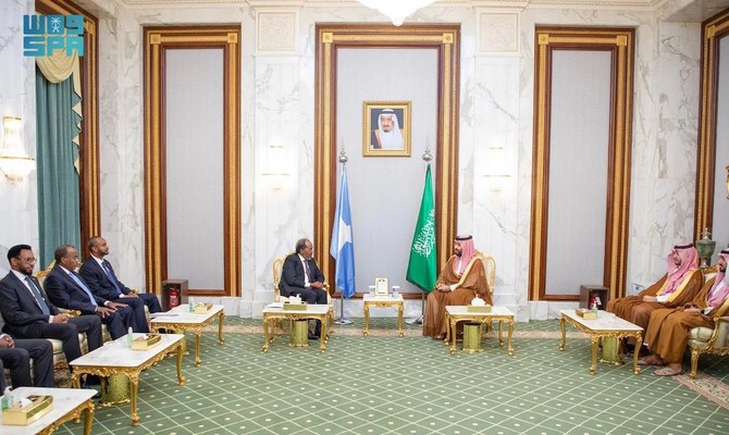 Prince Mohammed bin Salman, Crown Prince and Prime Minister of Saudi Arabia, welcomed President of Somalia Hassan Sheikh Mohamud at Al-Safa Palace in Mecca. (File/AFP)