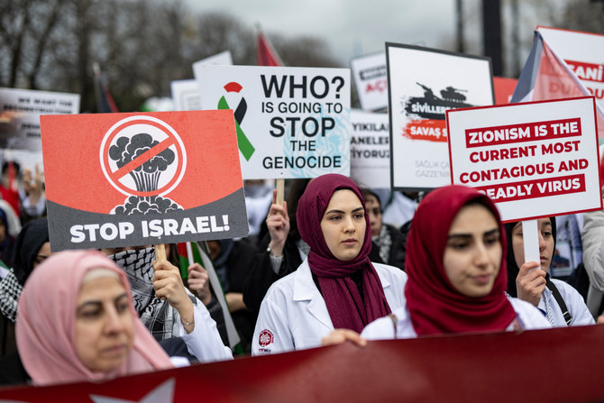 Pro-Palestinian activists and supporters wave flags and carry placards during a National March for Palestine in Istanbul. (File/AFP)