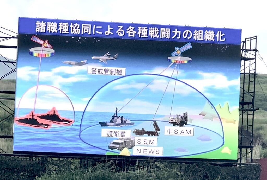 The drills involved tanks, artillery and aircraft loaded with live ammunition continuously entering and exiting the firing range to demonstrate their capabilities to the spectators. (ANJ)