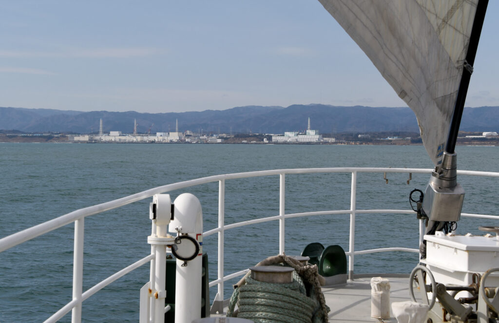 Around 10:30 a.m., Kimura's sailboat arrived at a pier of a yacht harbor in Nishinomiya after about 230 days of voyage, greeted by about 100 people including supporters and local citizens. (AFP)