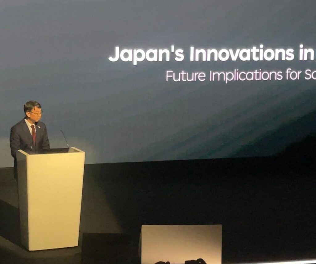 Consul-General IMANISHI Jun gave a speech at the beginning of the lecture at the Museum of the Future. (ANJ)