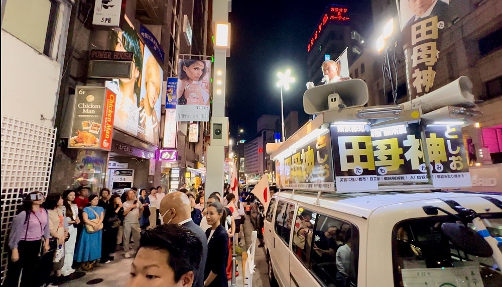Tokyo governor candidate, TAMOGAMI Toshio, delivers a campaign speech from a specially designed stage on top of a van, a common practice among political candidates in Japan. (ANJ)