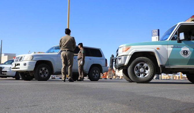 Saudi police have arrested individuals carrying prohibited drugs. (SPA)