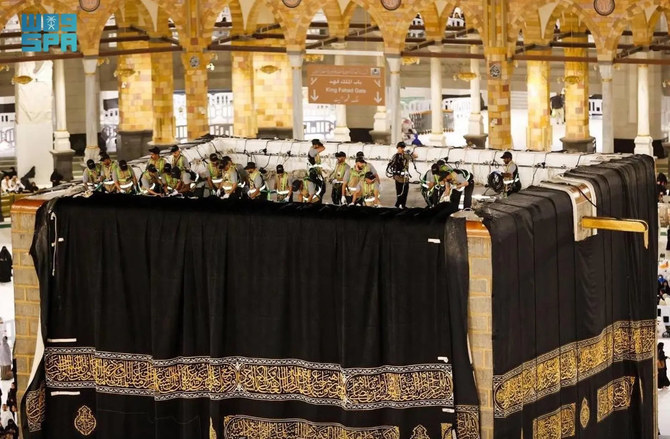 Special team of technicians and craftsmen install the new Kiswah at the Kaabah in Makkah. (SPA)
