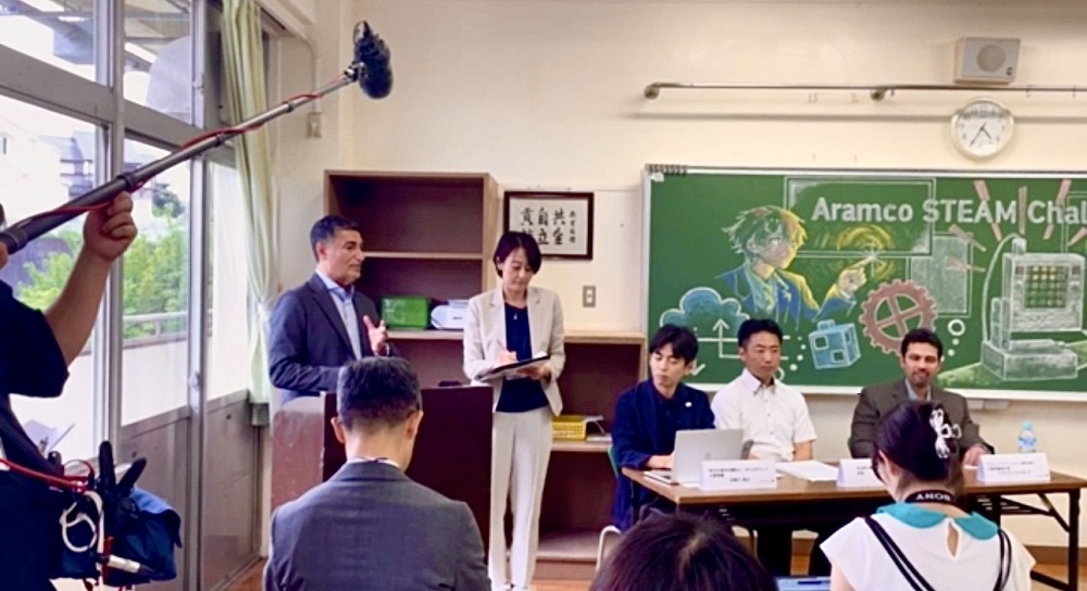Saudi Ambassador to Japan Dr. Ghazi Faisal S Binzagr and AAJ Representative Director Abdullah Jastaniah, Director of Code for Everyone attend the STEAM education event in Minami Naruse Junior High School in Machida, Tokyo. (ANJ)  