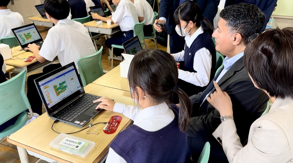 Saudi Ambassador to Japan Dr. Ghazi Faisal S Binzagr and AAJ Representative Director Abdullah Jastaniah, Director of Code for Everyone attend the STEAM education event in Minami Naruse Junior High School in Machida, Tokyo. (ANJ)  