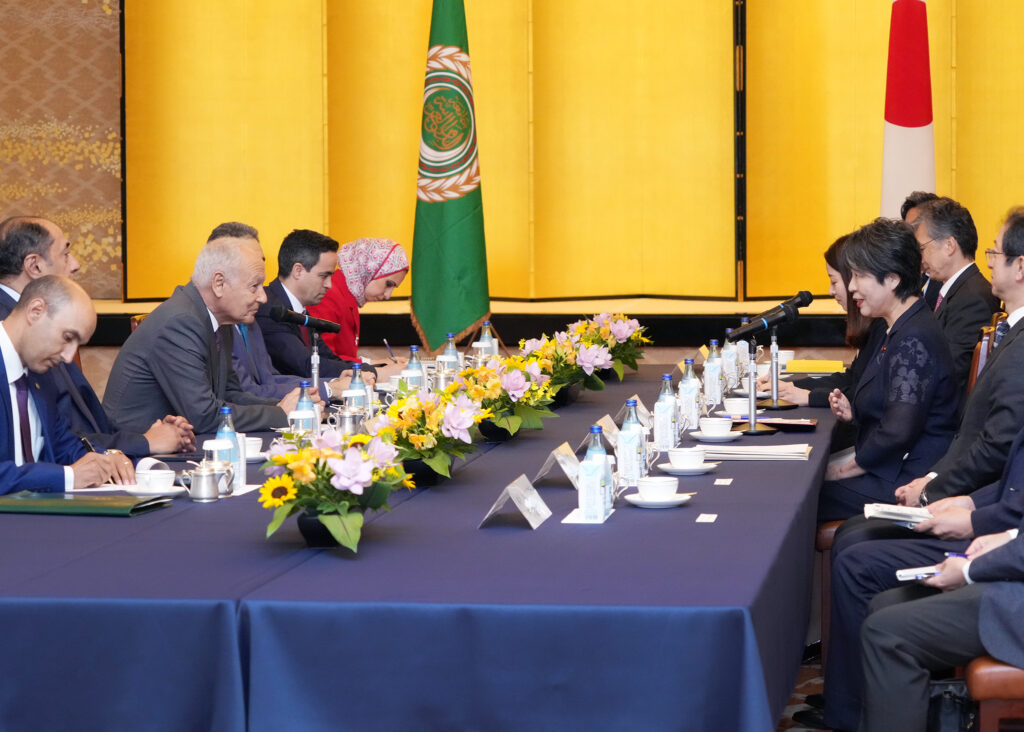 Abul Gheit is on his first visit to Japan as Secretary General of the League of Arab States, and he took part in the 5th Japan-Arab Economic Forum in Tokyo. (MOFA)