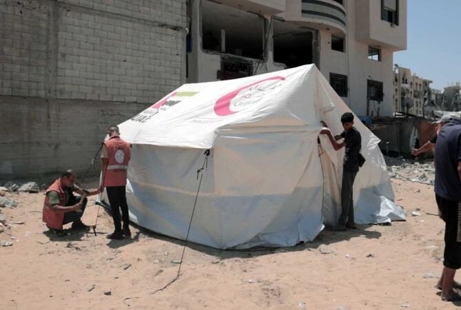 Since the Israel evacuations began, UAE volunteer teams set up more than 13,000 tents that sheltered 72,000 people. (WAM)