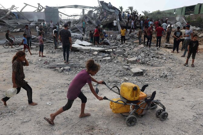Palestinians inspect the site of an Israeli strike in Al-Zawayda in the central Gaza Strip on Aug. 17, 2024. (AFP)