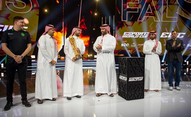 Crown Prince Mohammed bin Salman on Sunday crowned the Saudi Falcons team as champions of the Esports World Cup on the closing day of the 8-week tournament. (SPA)