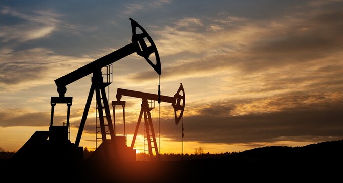 Brent crude futures climbed 15 cents, or 0.19 percent, $78.80 a barrel by 9:05 a.m. Saudi time. Shutterstock