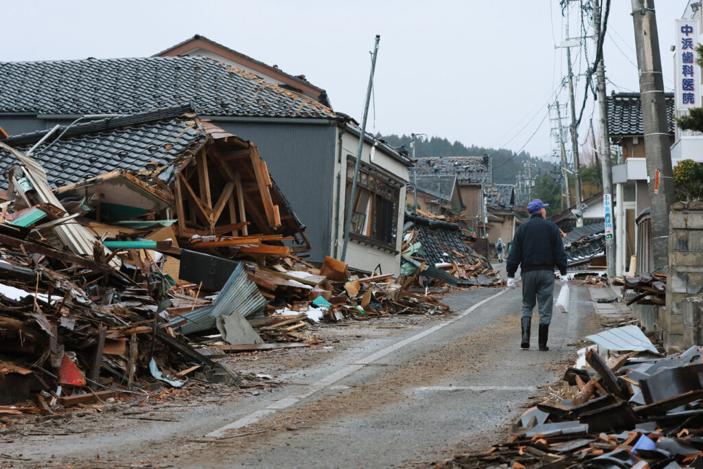 Currently, about 120 SDF members are engaged in providing bathing services to affected people in Suzu, Ishikawa Prefecture. (AFP)