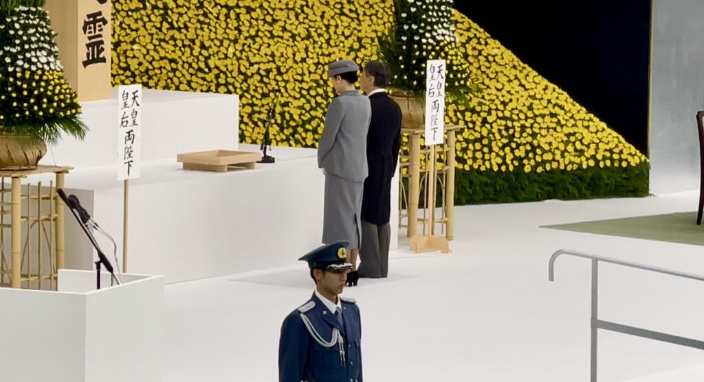 Emperor Naruhito and Prime Minister KISHIDA Fumio led the prayers for the 3 million who lost their lives in the Second World War. (ANJ)