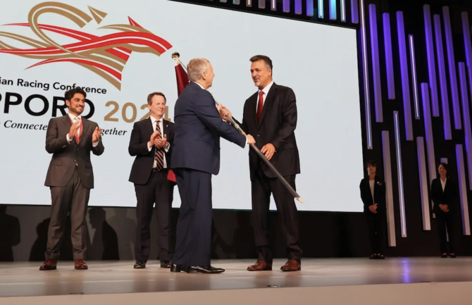 The Jockey Club of Saudi Arabia received the flag from the Japan Racing Association during the 40th conference, which is being held in Sapporo until Sunday. (SPA)