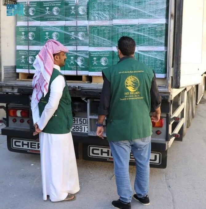 The aid included 10 trucks loaded with 1,280 shelter bags and 3,537 baskets of essential food items, aimed at securing the daily needs of those affected by the crises. (SPA)