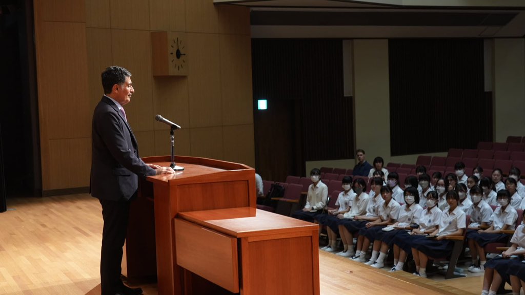 230 students attended Binzagr's session, where he gave a speech about Saudi Arabia and Japan's bilateral relations and encouraged the students to visit the Kingdom.  (KSA MOFA)