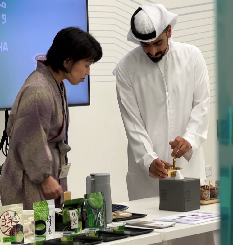 Held at Youth Hub in Ras Al Khaimah, the workshop was a collaboration between S3 café and Sakura Japan Sweets that highlights the guest hospitality experience between Emirati and Japanese cultures.