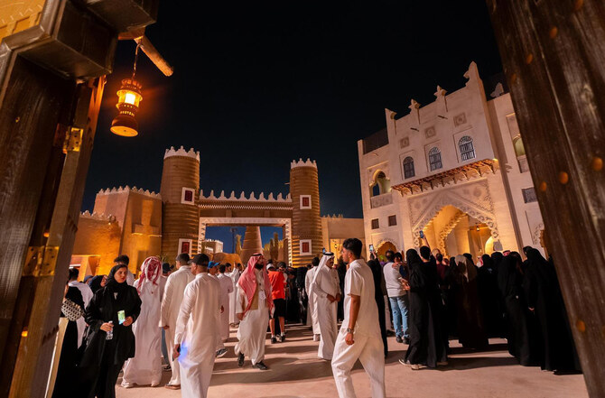 With 22 zones representing various cultures worldwide, it boasts 300 restaurants and cafes and more than 890 shops. (SPA)