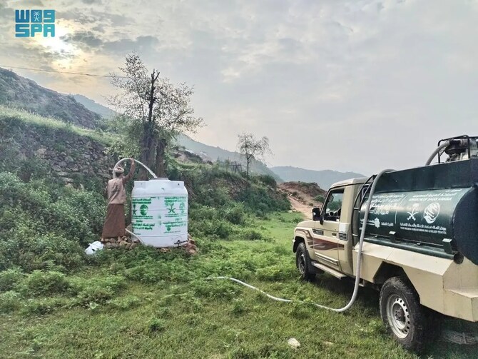 The King Salman Humanitarian Aid and Relief Center ontinues its water supply and environmental sanitation project in Yemen. (SPA)