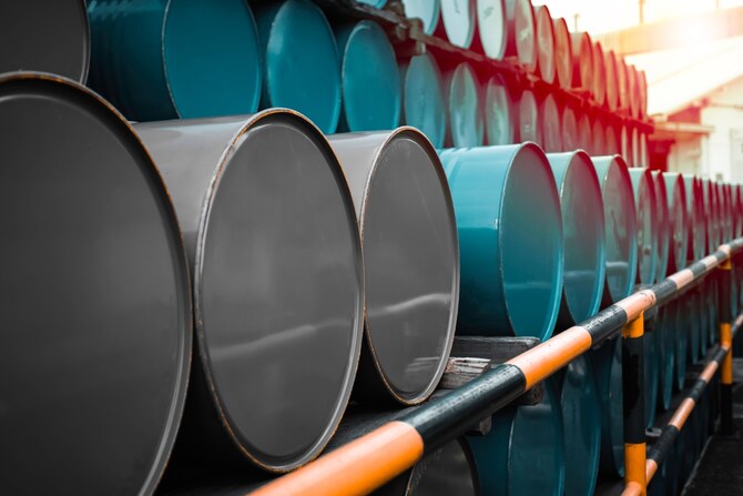 Crude futures settled higher in the two previous sessions this week.