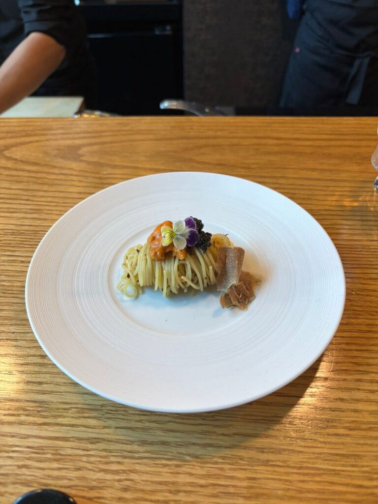 The three brought together the finesse of French gastronomy with the precision and depth of Japanese culinary traditions. (ANJ)
