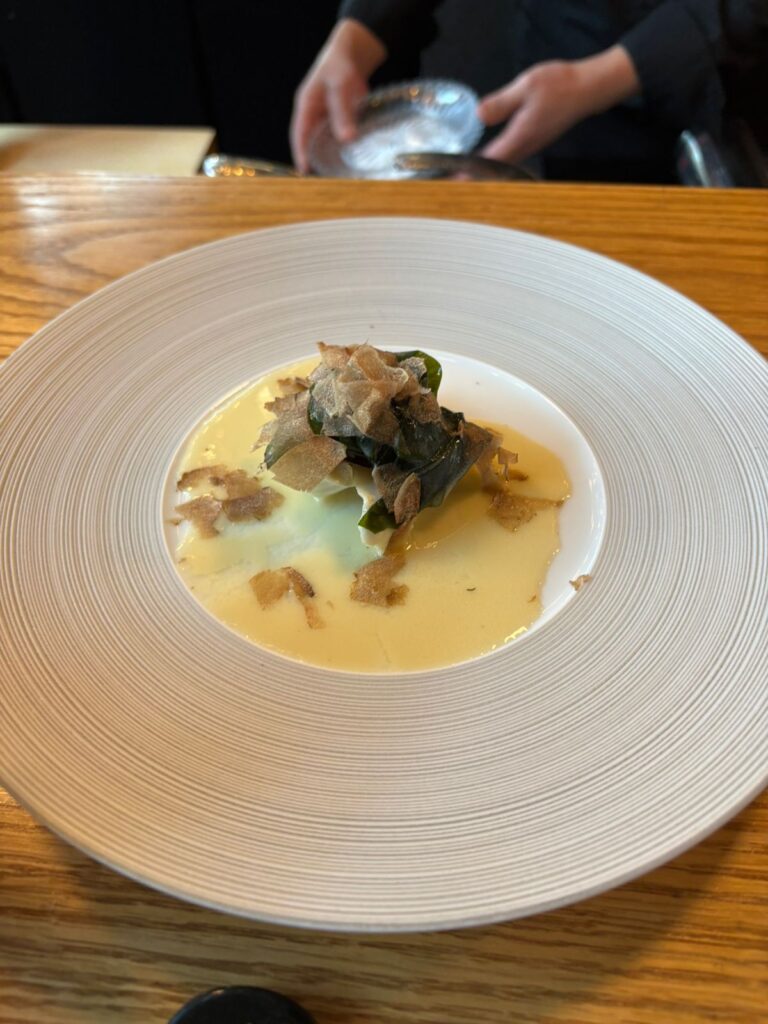 The three brought together the finesse of French gastronomy with the precision and depth of Japanese culinary traditions. (ANJ)