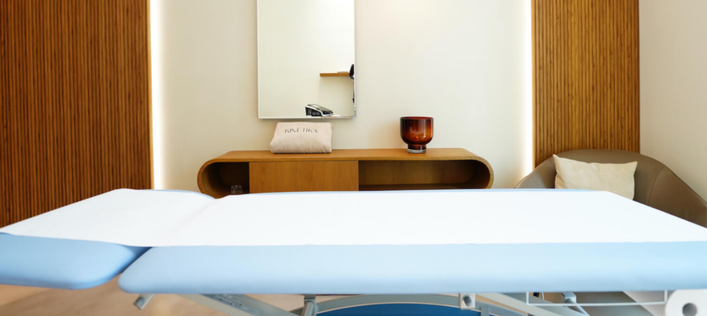 The clinic integrates advanced techniques, including manual therapy, customized exercise programs, and therapeutic massage. 