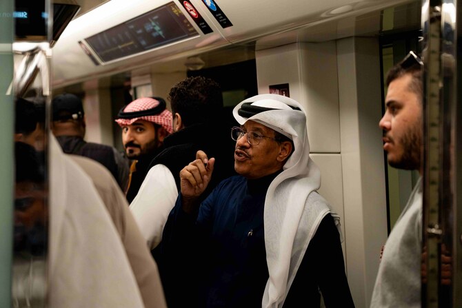 A large group of media professionals boarded a Metro departing from the KAFD station toward King Khalid International Airport as part of an introductory tour organized by the Royal Commission for Riyadh City for journalists on Friday. (AN Photo/Abdulrhman Bin Shalhuob)