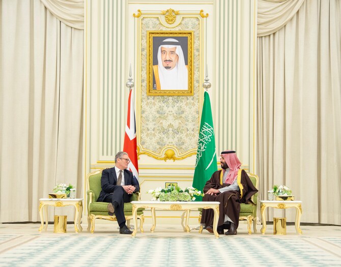 Saudi Crown Prince Mohammed bin Salman receives British Prime Minister Keir Starmer on Monday in Riyadh. (SPA)