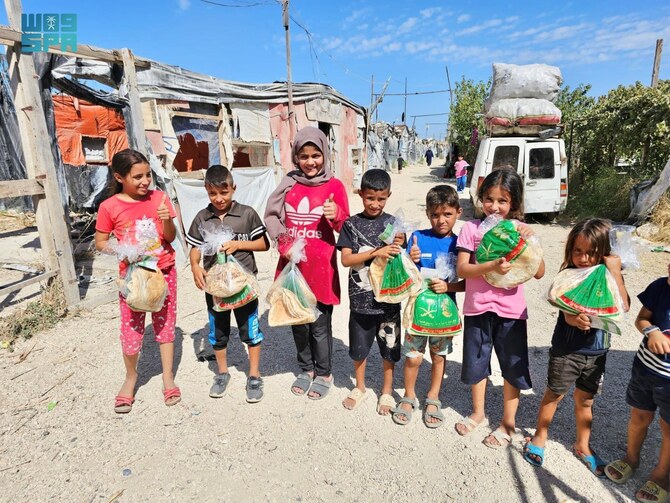 Last week, KSrelief distributed 175,000 bags of bread in Lebanon. (SPA)