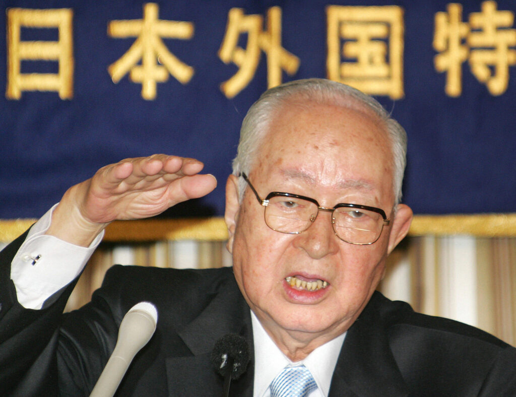 Tsuneo Watanabe, Japan's Yomiuri Shimbun Chairman and editor in chief, speaks during an luncheon meeting at the Foreign Correspondents' Club in Japan, in Tokyo 23 March 2006.  (AFP)