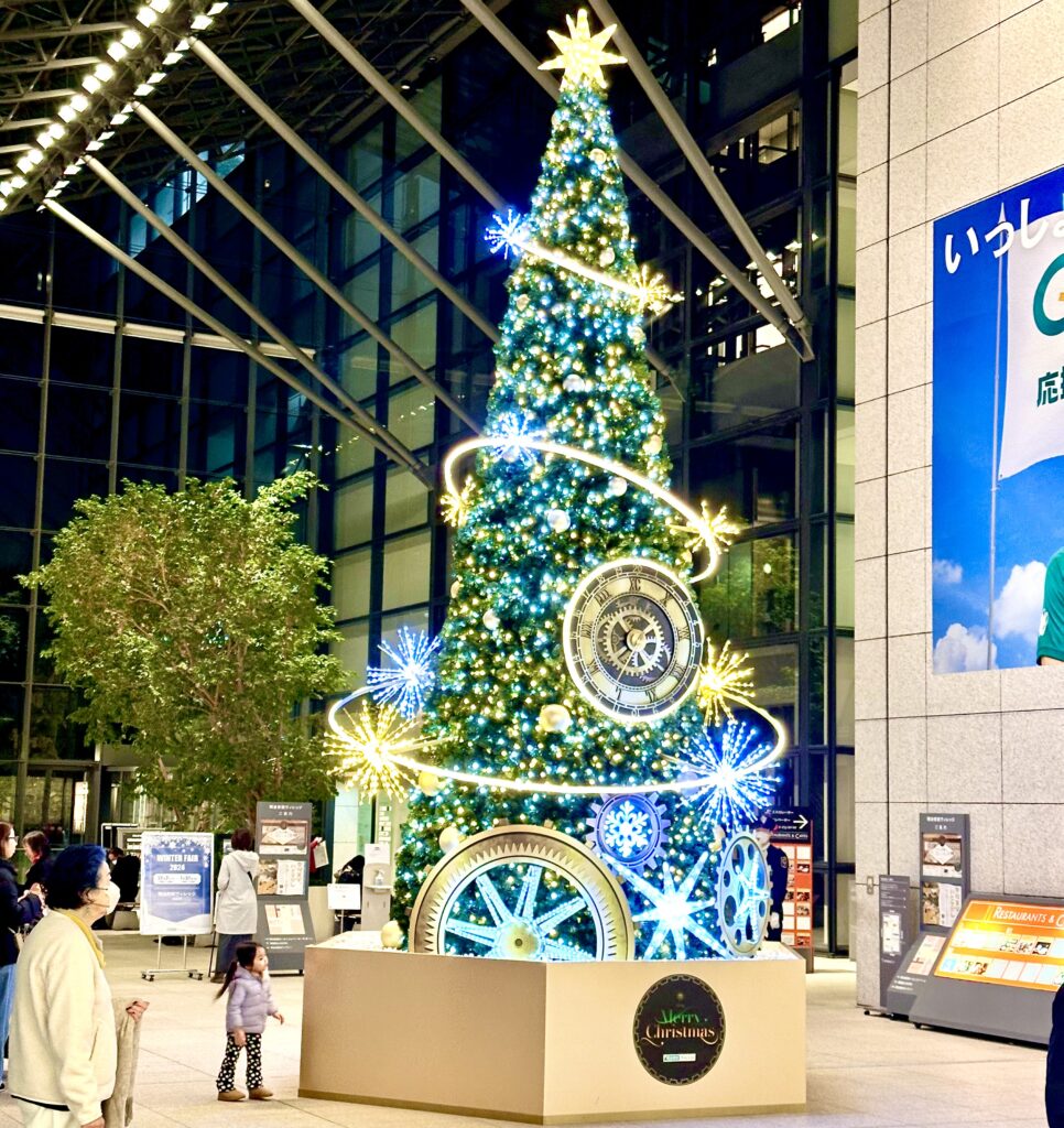 On Christmas Eve, most restaurants and hotels are fully booked. (ANJ)